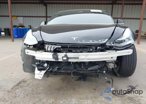 2018 Tesla Model 3 Long Range/Performance z USA, uszkodzony, nr VIN 5YJ3E1EB7JF186833